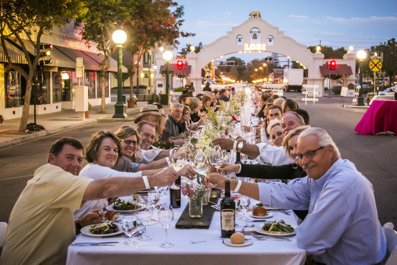 Bordeaux Inn Lodi Bagian luar foto